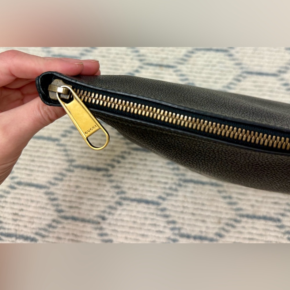 GUCCI Unisex Coquette Vintage-Style Black Leather Logo Print Portfolio Clutch - Picture 5 of 16